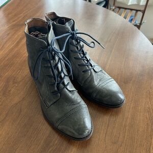 Comfortiva Gray Leather Heeled Boots